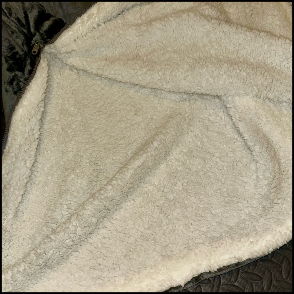🔥♨️Sharper Image Gray Massaging Heating Wrap with Sherpa Lining - Picture 13 of 16